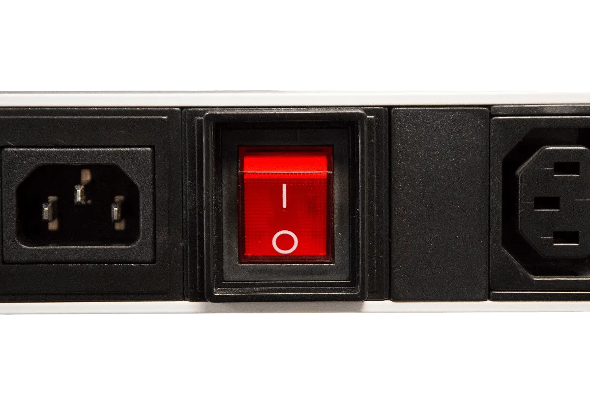 Вертикальный блок розеток Rem-16 с выкл., 15  Schuko, 10 C13, вход  IEC 60320 C20 16A, алюм., 42-48U