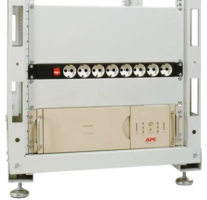 Фальшпанель в шкаф 19" 2U